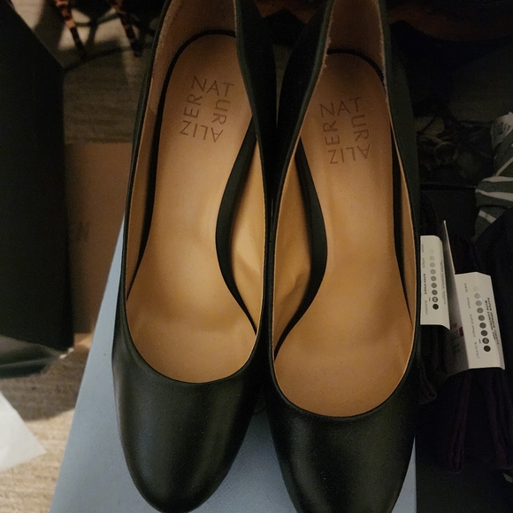 Naturalizer Black Platform - Picture 3 of 3